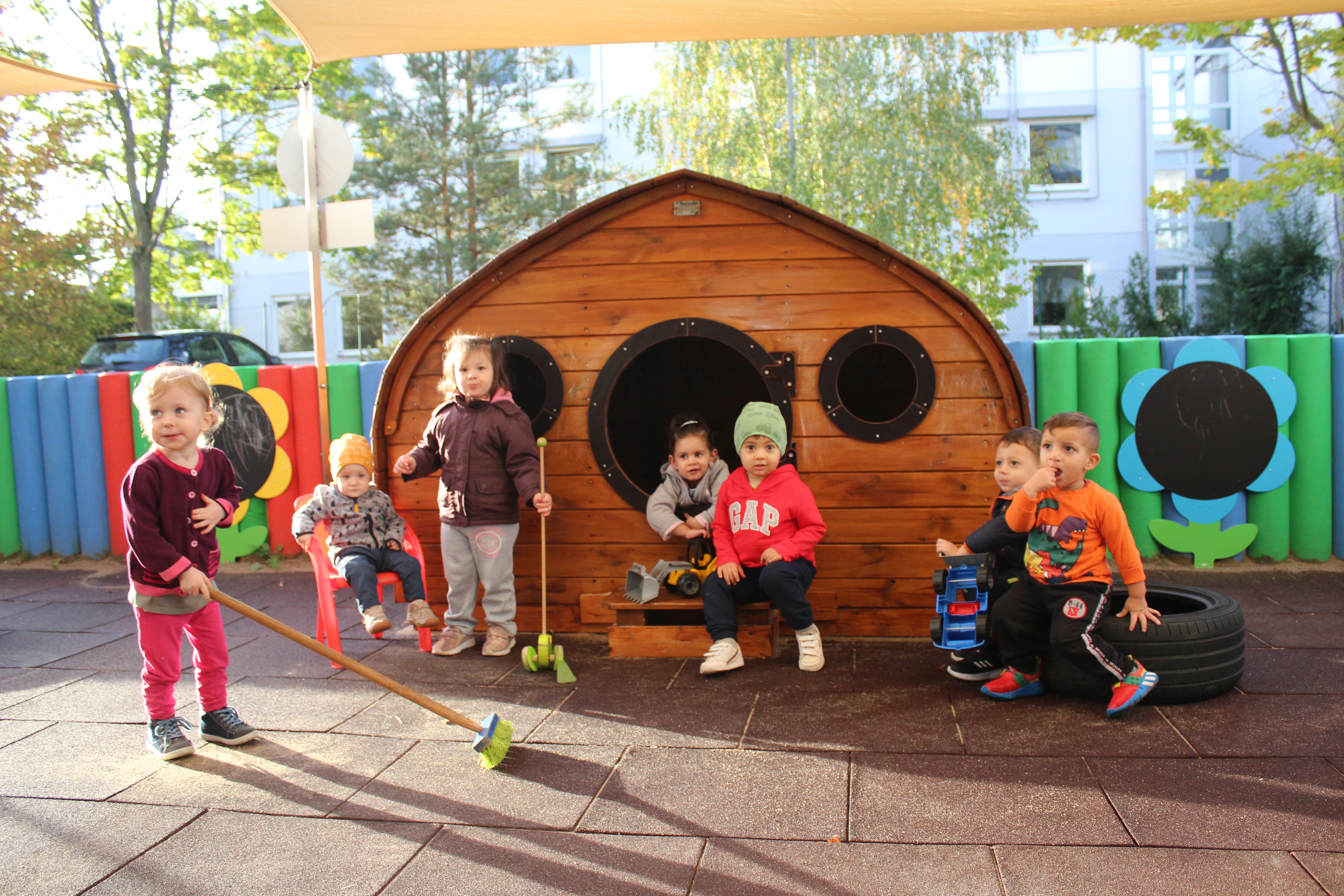 Spielhaus Garten für Kinderkrippe Sonnenschein
