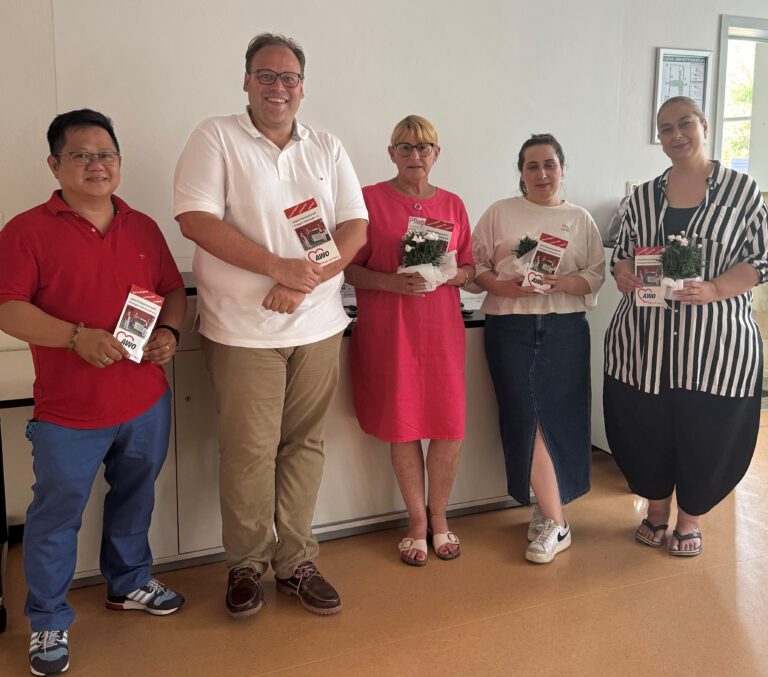 Auf dem Foto von links nach rechts: Thanh Le, Christian Pech, Uschi Haßlauer, Kübra Haslak, Füsun Alagöz